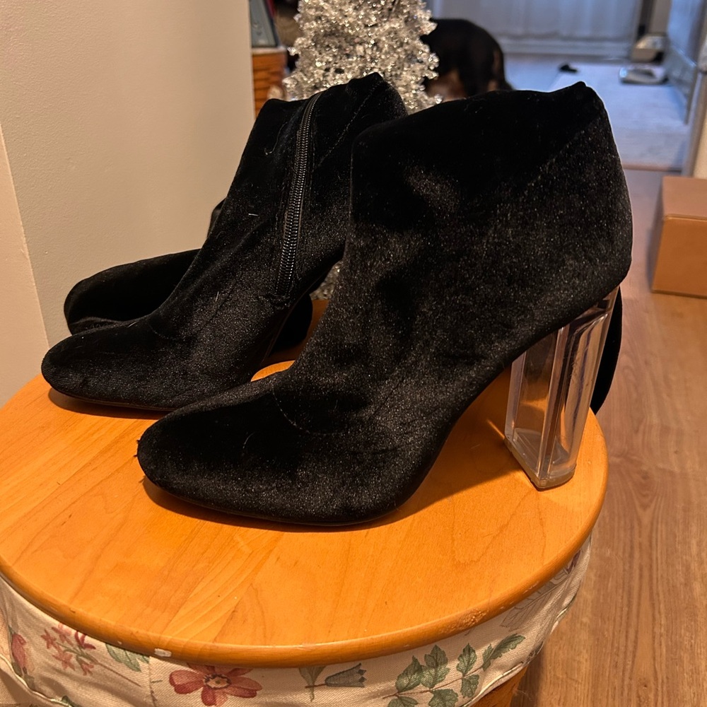Chic Black Velvet Heeled Boots